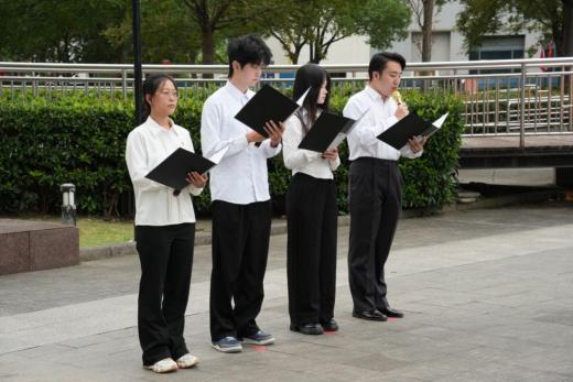 为庆祝中华人民共和国成立76周年